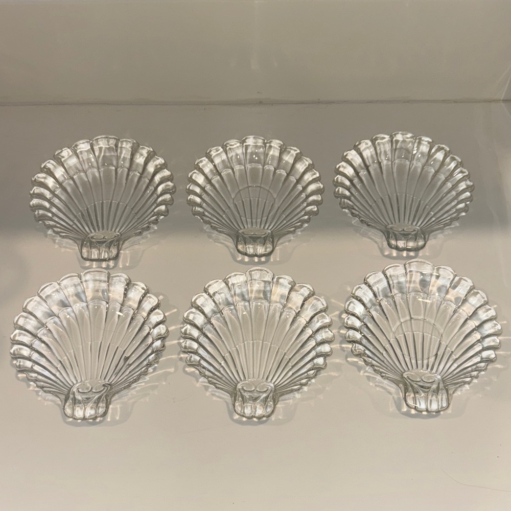 VINTAGE 1970s Set of 6 Clear Glass Clam Shell Dishes